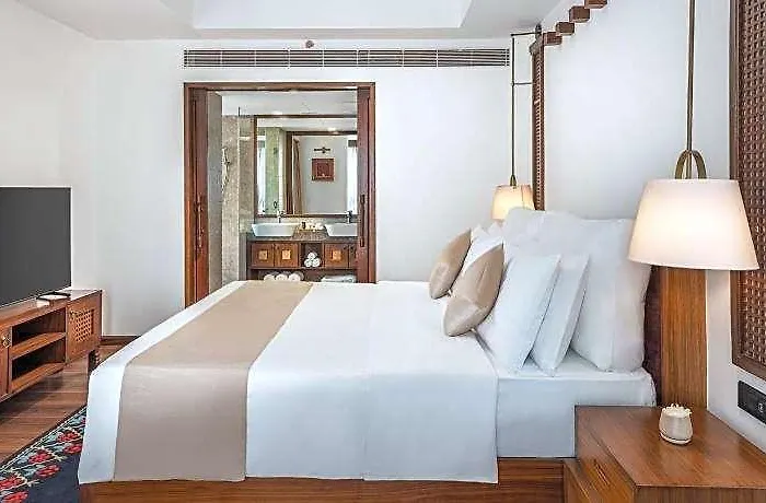 Varnabas Musuem 5*